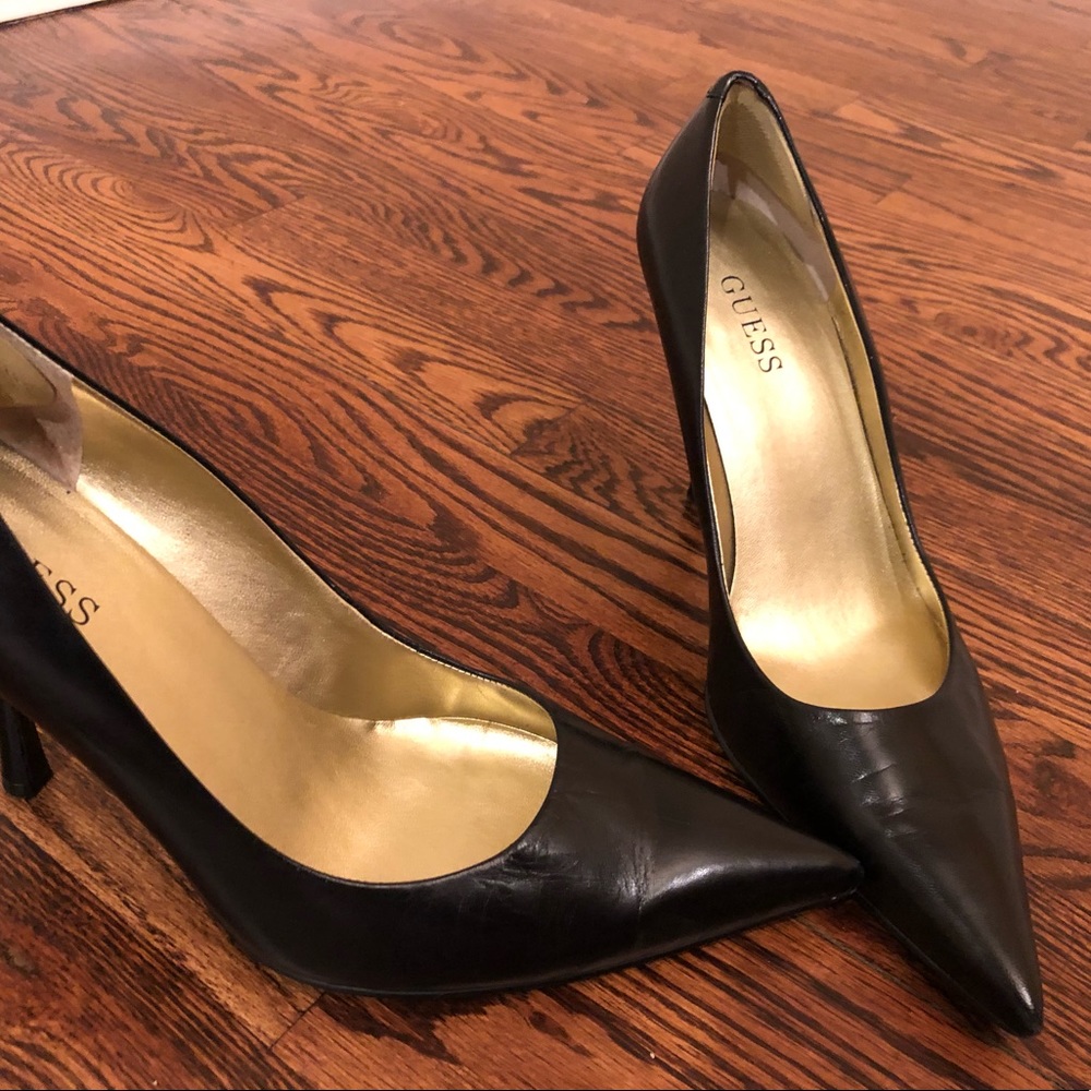 GUESS Black Leather Pumps